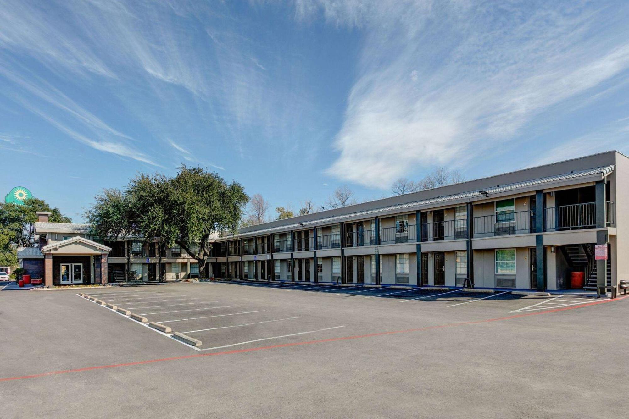 La Quinta Inn By Wyndham Dallas Uptown Luaran gambar