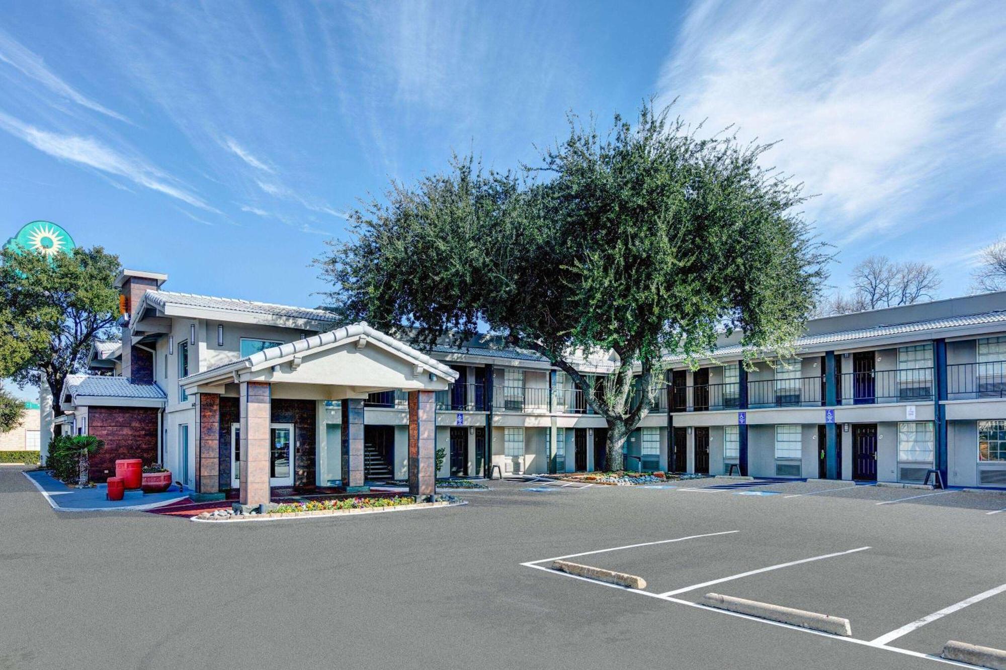 La Quinta Inn By Wyndham Dallas Uptown Luaran gambar